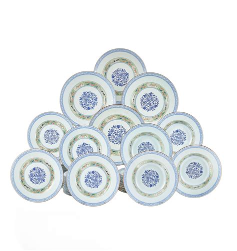 Lot PARTIE DE SERVICE EN PORCELAINE DE LIMOGES XXe SIECLE Par