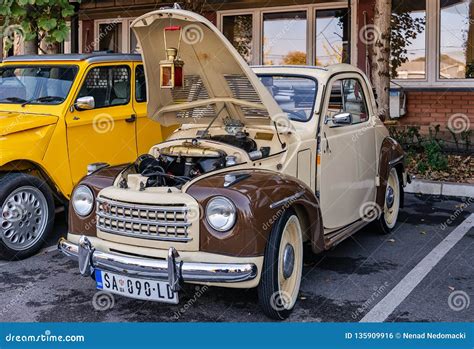 Coche Italiano Viejo Fiat 500 Topolino Foto Editorial Imagen De