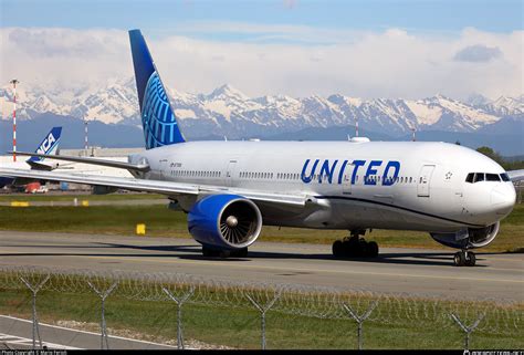 N United Airlines Boeing Er Photo By Mario Ferioli Id