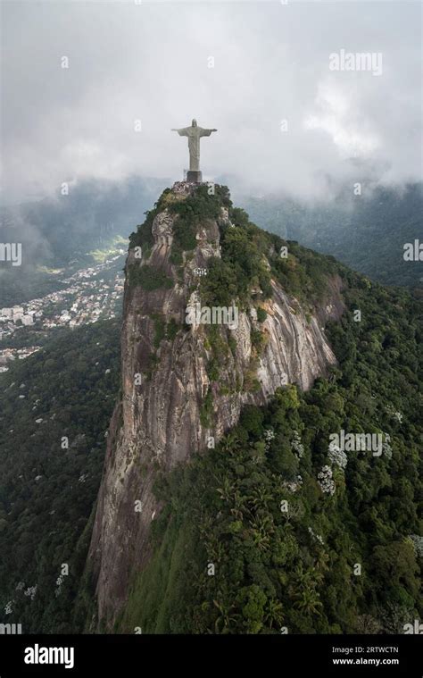 Christ the redeemer statue aerial hi-res stock photography and images ...