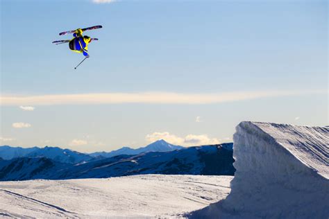 Freestyle tricks with James Woods | Fall Line Skiing