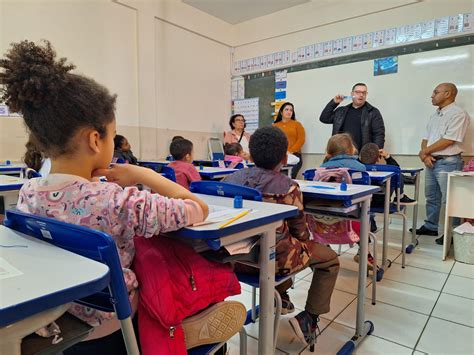 Alunos Da Rede Municipal De Ensino Recebem Kit De Higiene Bucal