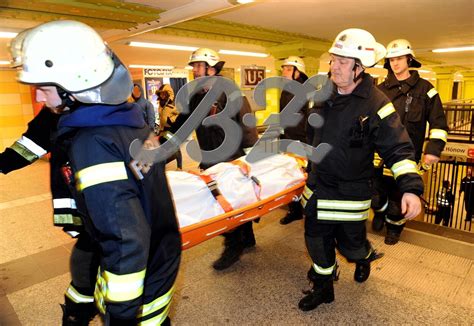 Mann Von U Bahn Mitgerissen Tot Bz Die Stimme Berlins