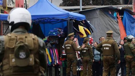 Barrio Meiggs Carabineros Retira Toldos Azules Por Segunda Vez