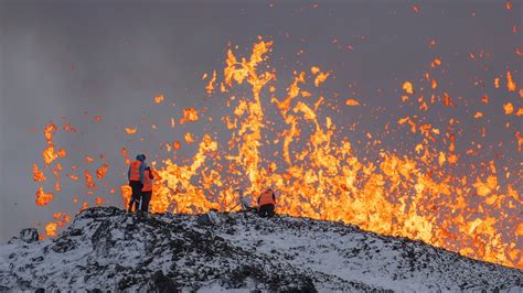 Tourists flock to see 'once-in-a-lifetime' eruption of Iceland's ...