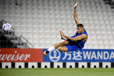 Mondial 2022 Mbappé toujours en tête du classement des buteurs avec