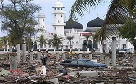 Ini Foto Foto Dahsyatnya Terjangan Tsunami Aceh Tahun Silam