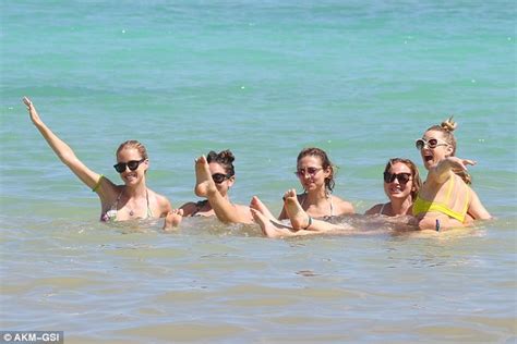 Whitney Port Shows Off Figure In Yellow Bikini As She Soaks Up The Sun In Mexico Daily Mail Online