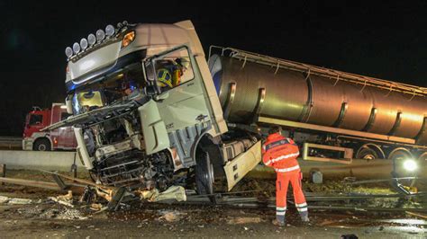 Kreuz Mannheim Schwerer Unfall Auf A6 Richtung Heilbronn Lkw