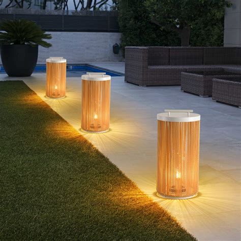 Solara Luxe Outdoor Light (Solar) – Articture