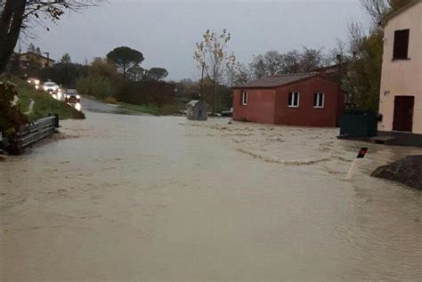 Strade Allagate In Provincia Dopo Il Violento Temporale Il Tirreno