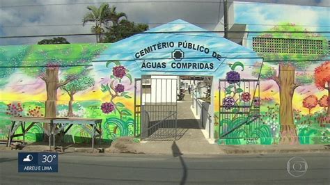 Vídeo Cemitério de Águas Compridas em Olinda ganha nova pintura na