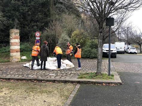 En Images Sabl Sur Sarthe La Bulle Qui Avait Sombr Dans La Rivi Re