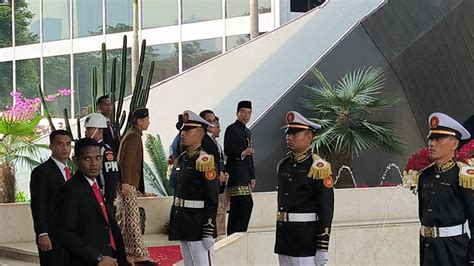 Jokowi Hadiri Sidang Tahunan Mpr Kenakan Pakaian Adat Betawi