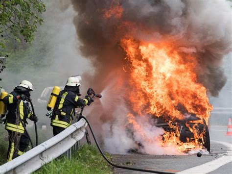 Brennende E Autos K Nnen Nur Mit Spezialausr Stung Gel Scht Werden