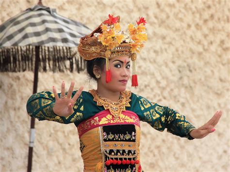 Legong Keraton Tarian Klasik Bali Yang Bertahan Berabad Abad