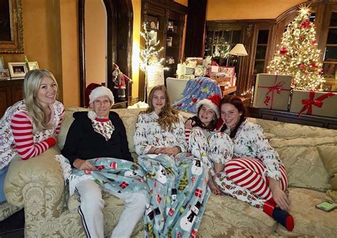 Michael Bolton shares Christmas photo 1 year after successful brain