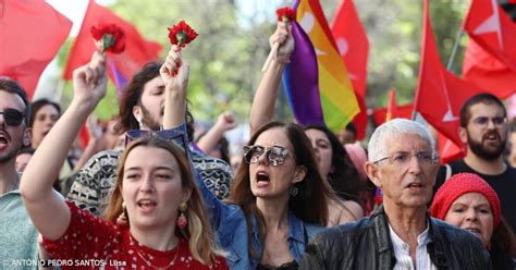 Milhares De Pessoas Rumam Do Martim Moniz à Alameda Em Lisboa