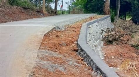 Proyek Pembangunan Turap Penahan Tanah TPT Dan Betonisasi Diduga Asal