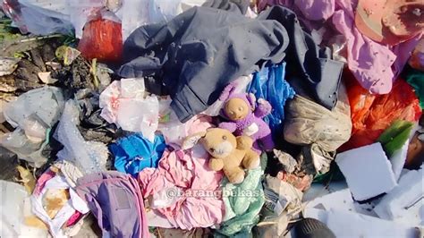 Mulung Nemu Banyak Boneka Ada Br Kasur Periksa Tas Ramai Para Pemulung