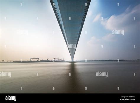 Jiangsu jiangyin yangtze river bridge Stock Photo - Alamy