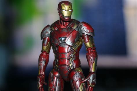 Battle Damaged Iron Man Mark Marvel Legends Custom Action Figure