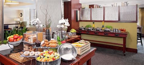 DoubleTree by Hilton Boston Bayside