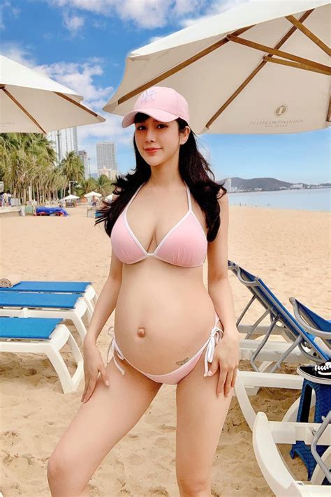 Khoe bụng bầu và hình ảnh mặc bikini nóng bỏng bà bầu Diệp Lâm Anh bất ngờ bị soi ra một chi