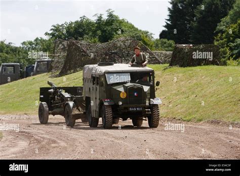 British Morris C8 Artillery Tractor And 25 Pounder Gun Bovington