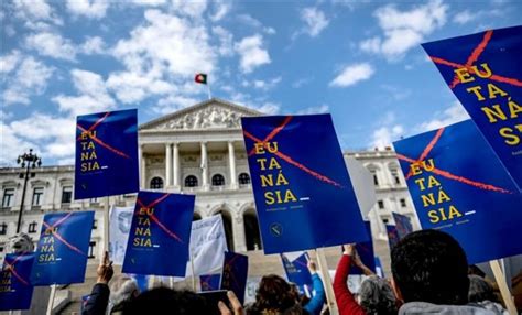 Португал улс эвтаназийн хууль хэлэлцэж байна