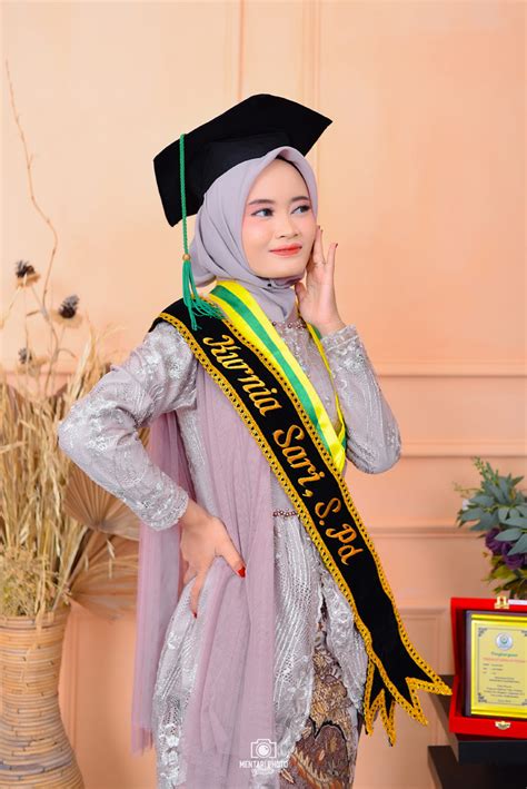 Foto Wisuda Kurnia Mentari Photo Studio