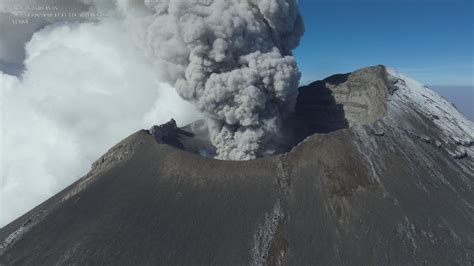 Dron de la Marina Capta el Cráter del Volcán Popocatépetl Imágenes N