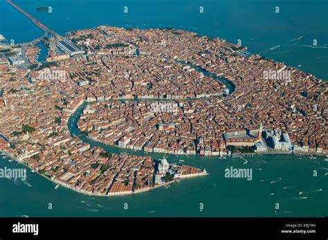 Vista Aerea Della Città Di Venezia Italia E Europa Foto Stock Alamy