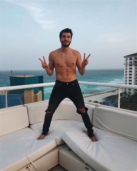 Sebastian Yatra on Instagram Showtime Cancún RUNAWAY Fotos de