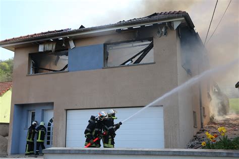 Echenoz la Méline Haute Saône Un pavillon détruit par les flammes