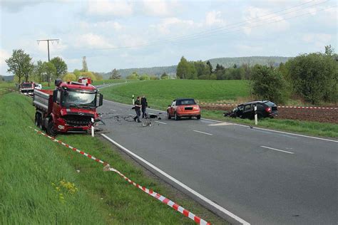 Frontalcrash mit Lkw in Oberfranken 34 jähriger Autofahrer stirbt