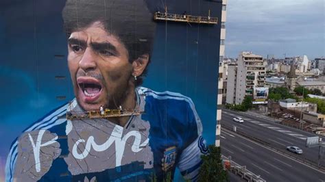 Homenaje a Diego Maradona inauguran el mural más grande del mundo