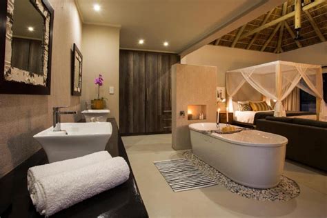 Suites Moya Safari Lodge And Villa