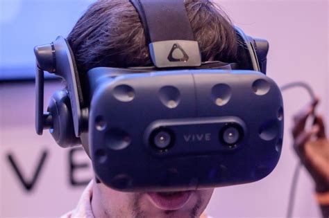 Htc Vive Pro Vs Oculus Rift How Much Better Is The New Vr Headset Windows Central