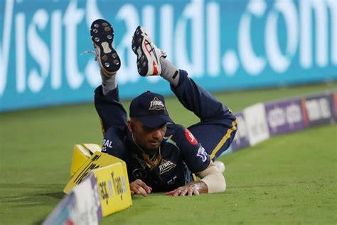 Dasun Shanaka with a dive near the boundary line to stop a four ...