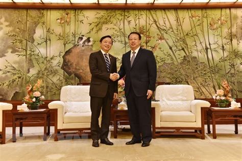 Deputy Prime Minister Tran Hong Ha Promotes Local Cooperation Between