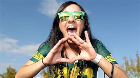 When Oregon Fans Make The O Symbol They Re Screaming Vagina In American Sign Language New