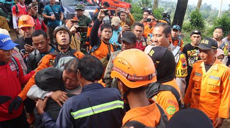 Pencarian Menegangkan Di Gunung Slamet Tim Sar Gabungan Berhasil