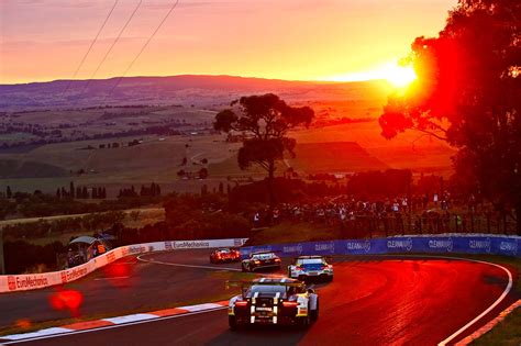 The Most Stunning Pictures From The 2017 Bathurst 12 Hours Australia