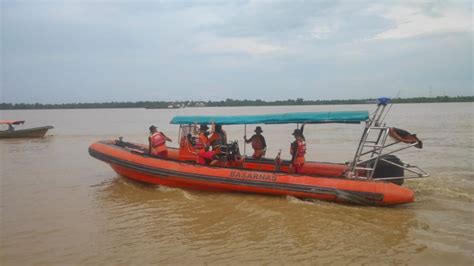 Nelayan Tersambar Petir Jatuh Dari Perahu Dan Hilang Di Sungai