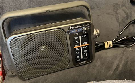 Panasonic RF 2400D AM FM Radio Silver Big Speaker Easy To Read Dial