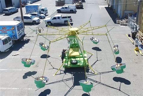 Mindwinder Carnival Spinning Ride Lets Party