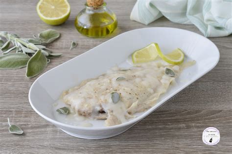 Sogliola Alla Mugnaia Una Cameriera In Cucina