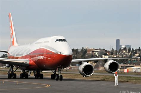 Flawless first landing for Boeing's 747-8 Intercontinental (photos) - CNET