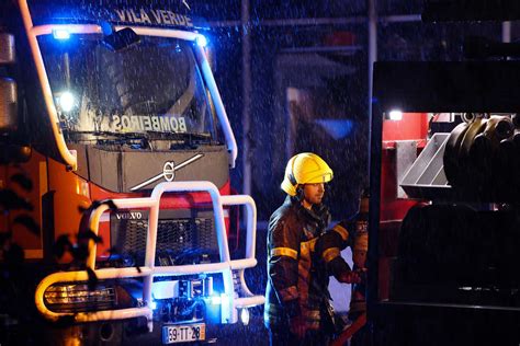 Camião de transporte de vinho incendeia se na VCI